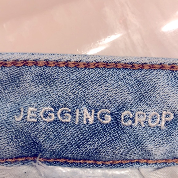 American Eagle - Size 4 Crop Jegging Jean - Distressed Light Wash Super Stretch - Picture 7 of 7